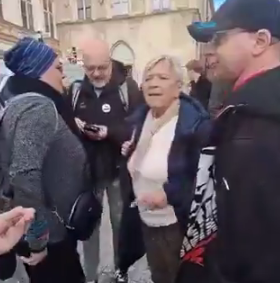 Herečka Obrmairová, kritizuje